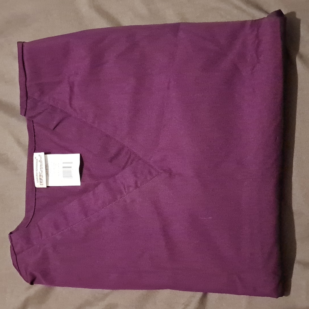 Scrub tops - Picture 2 of 4